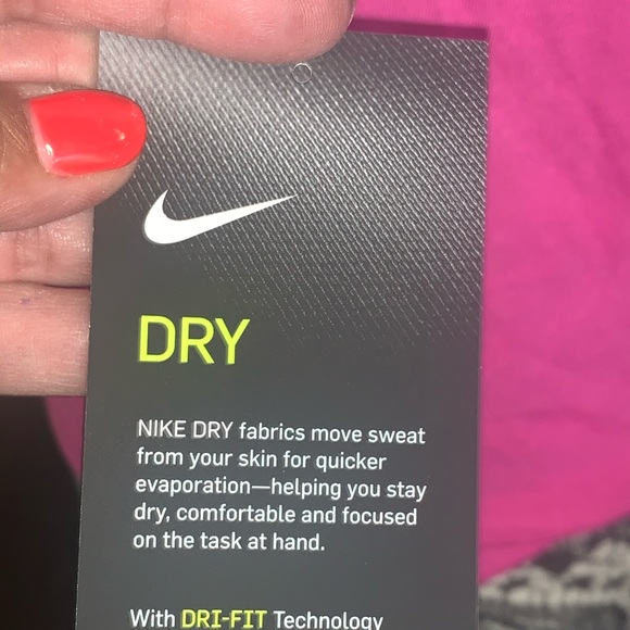 🌺$16 OFF RETAIL $38🌺CLOSET CLOSING EVERYTHING MUST GO 🌺NWT NIKE SMALL & MED🌺 - Picture 5 of 7
